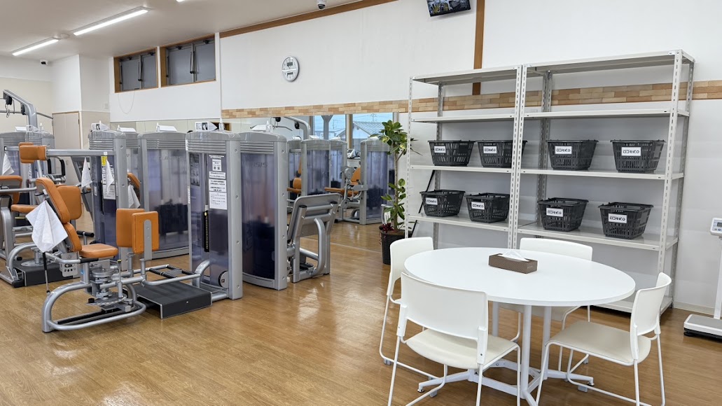 ロコモK.O山口小郡店のマシンと休憩スペース